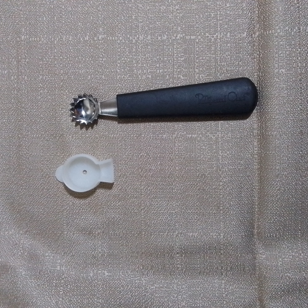 Pampered Chef Melon Baller with Cover